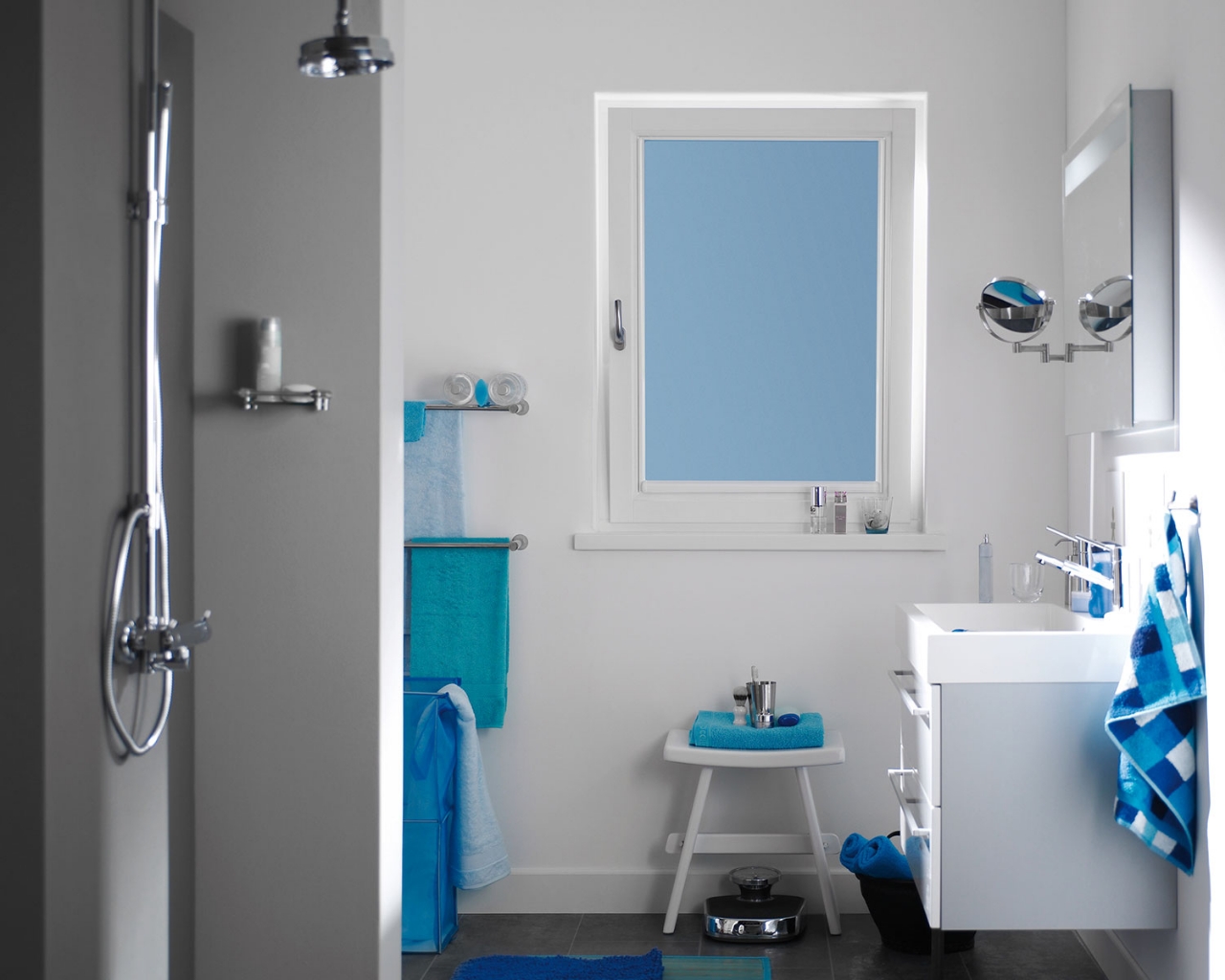 Miljøbilde med rullegardin.